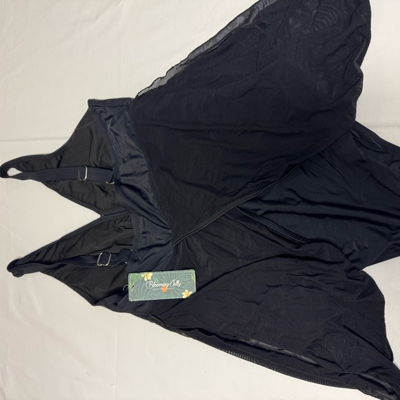 Elegant Black One-Piece Swimsuit - Picture 2 of 3